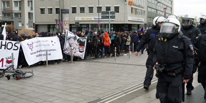 Aşırı Irkçı Afd’liler Köln’de Protesto Edildi