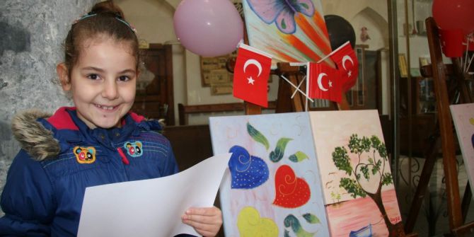 Minikler Rengarenk Dünyalarını 23 Nisan İçin Tuvallere Yansıttı