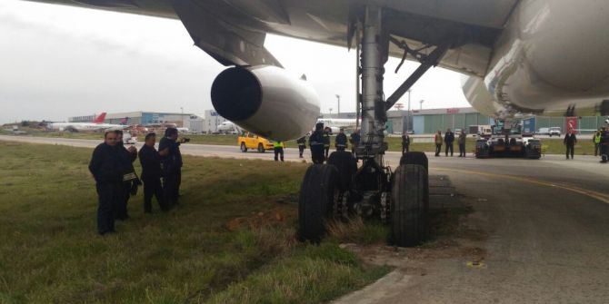 Uçak, Toprak Zemine Saplandı