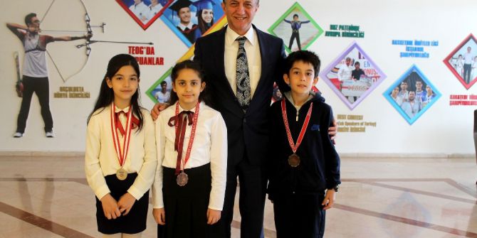 İhlas Koleji Öğrencisi Teniste İstanbul Şampiyonu Oldu