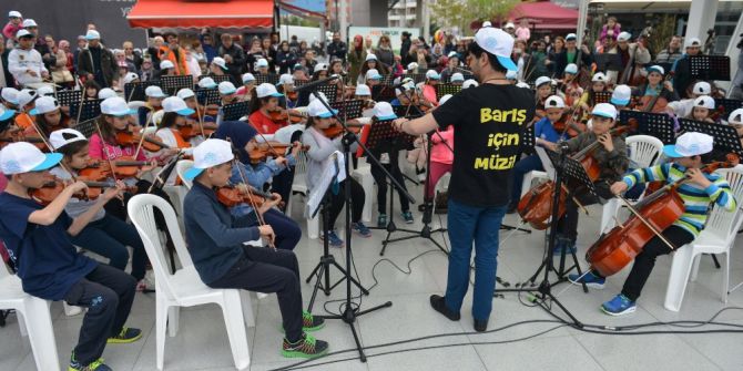 “Barış İçin Müzik Orkestraları”ndan Muhteşem Konser