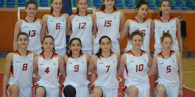 Aslan Final Umutlarını Sürdürdü