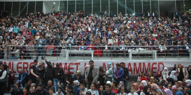 Tuşba Belediyesinin Mevlit Programı Yoğun Katılımla Gerçekleşti