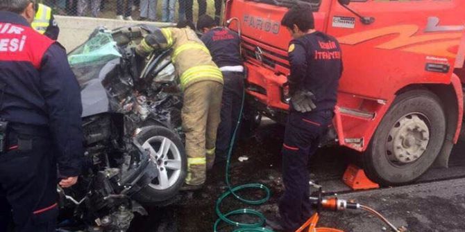 Hakim Kazada Öldü, Eşi Ve Çocuğu Yaralandı