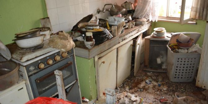 Koku Yayan Evden 20 Traktör Çöp Çıkarıldı