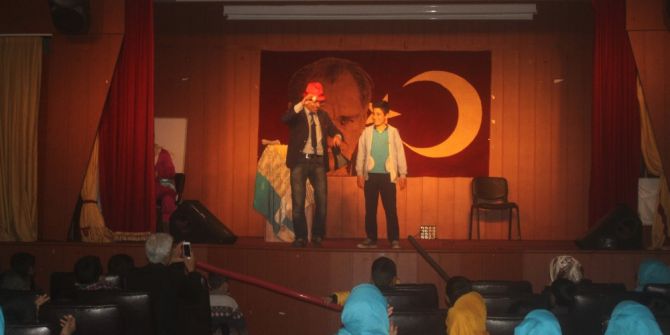 Taşlıçay’da Kişisel Gelişim Tiyatro Gösterisi Yapıldı