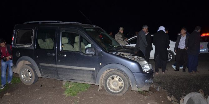 Otomobiller Kafa Kafaya Çarpıştı: 6 Yaralı