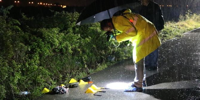 Otomobil Sürücüsü Yoldan Geçen Kadınlara Çarptı