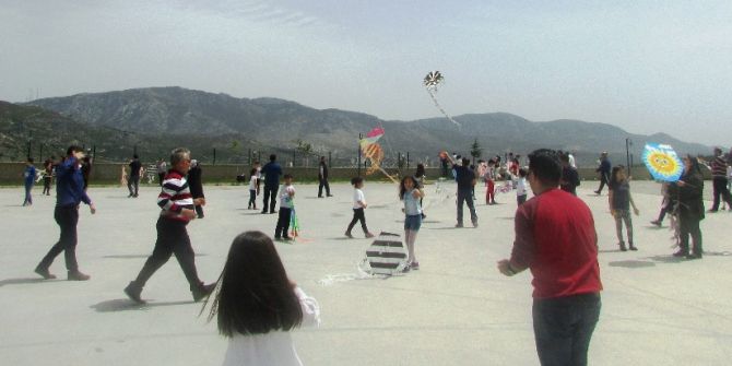 Kozan’da Uçurtma Şenliği