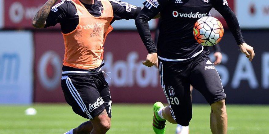 Necip Uysal: “Futbolu Beşiktaş’ta Bırakmak İstiyorum”