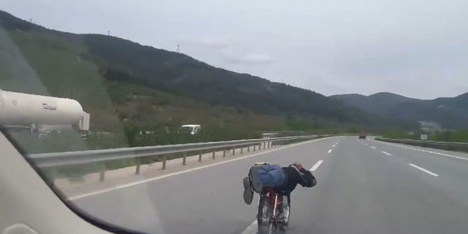 Hız Tutkunu Motosikletçilerin Tehlikeli Yolculuğu