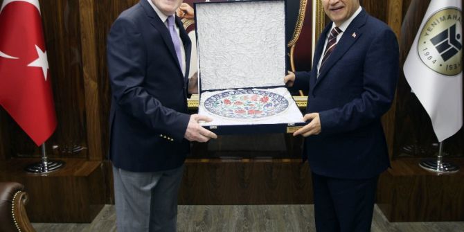 Ünlü Oyuncu İzzet Günay, Yenimahallelilerle Buluştu