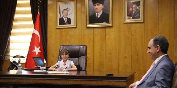 Minik Validen "Şehit Ömer Halisdemir Köşesi" Yapılsın Talimatı