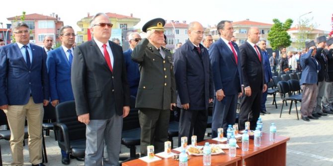 Ayvalık’ta 23 Nisan Coşkusu
