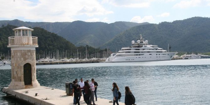 Arap Şeyhin Mega Yatı İlçeyi Zengin Etti