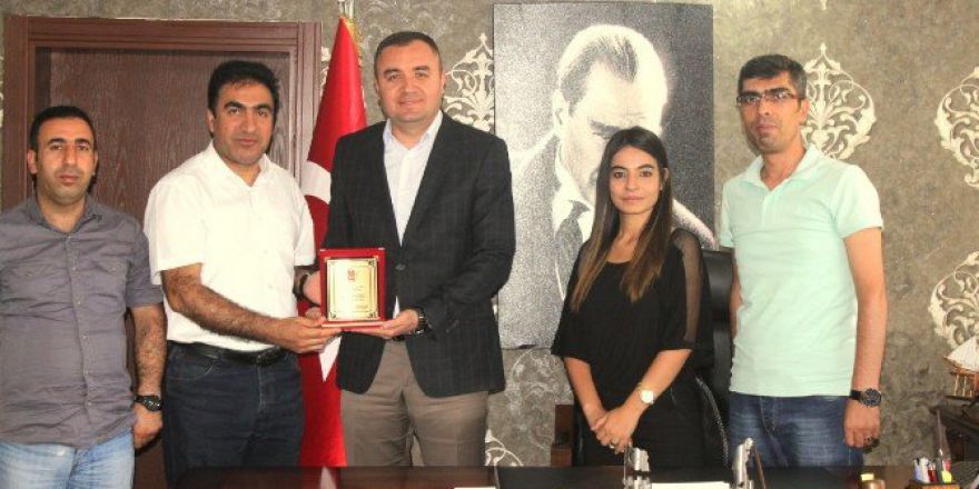 Abb’den Kaymakam Sarı’ya Plaket