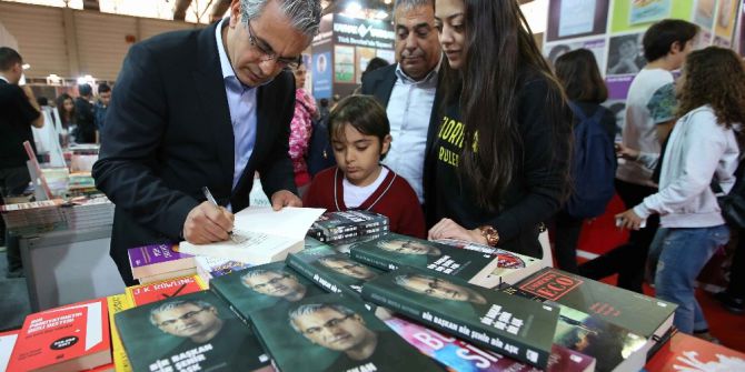 İzmir Kitap Fuarı’nda Akpınar İzdihamı