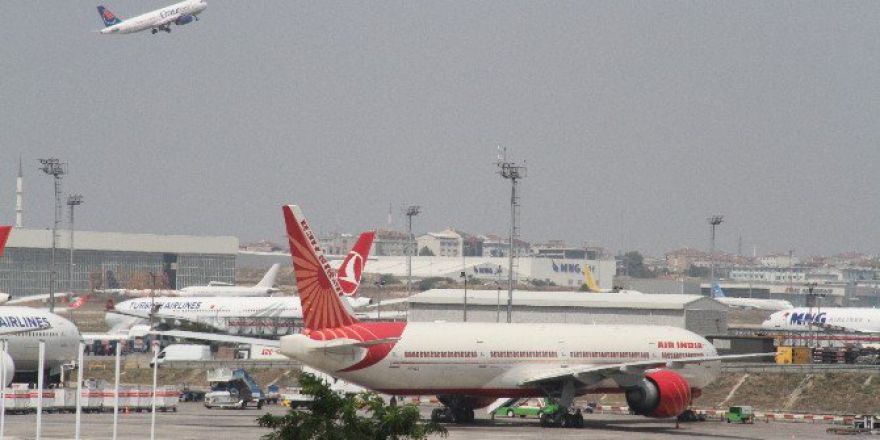 Tıkanan Tuvalet Uçak İndirtti