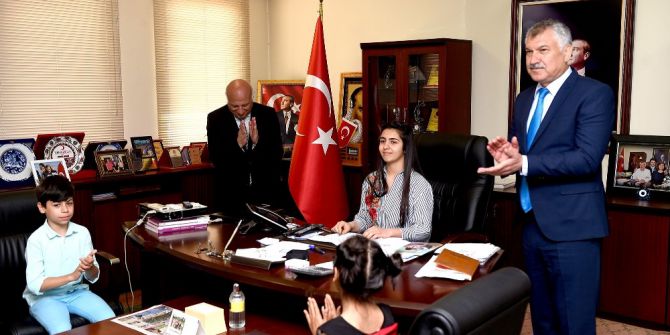 Başkan Karalar, Koltuğunu Yasmina Patır’a Devretti