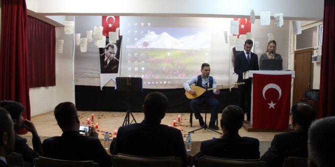 Hamur’da Şiir Ve Müzik Dinletisi