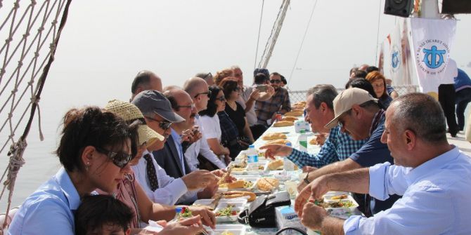 Hatay Protokolüne Teknede Balık Ziyafeti