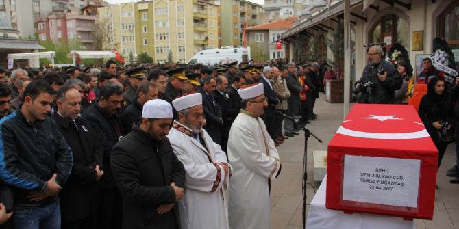 Şehit Uzman Çavuşu Son Yolculuğuna Binlerce Kişi Uğurladı