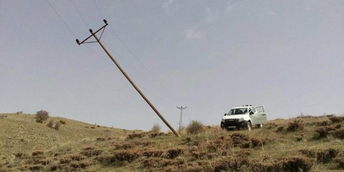 Çedaş Şiddetli Rüzgar Uyarısına Karşı Tedbirini Aldı