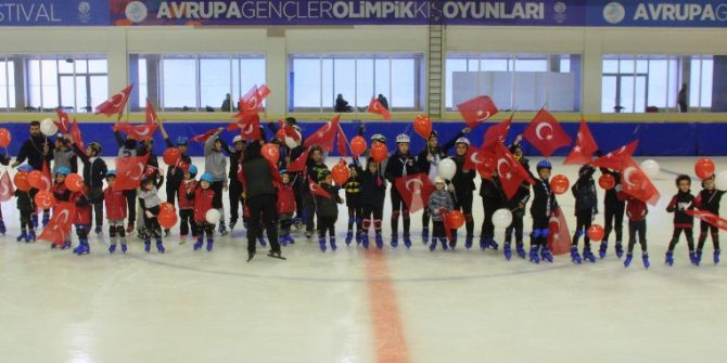 Buzda 23 Nisan Coşkusu