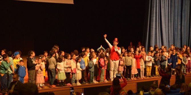 Büyükşehir Belediyesi 23 Nisan Çocuk Şöleni Düzenledi