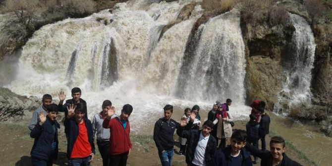 Lise Öğrencilerine Moral Gezisi