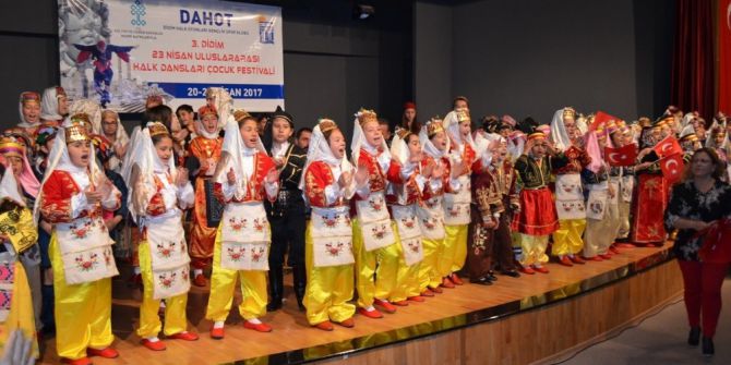 Dahot 3. Halk Danslar Şenliği Büyük İlgi Gördü