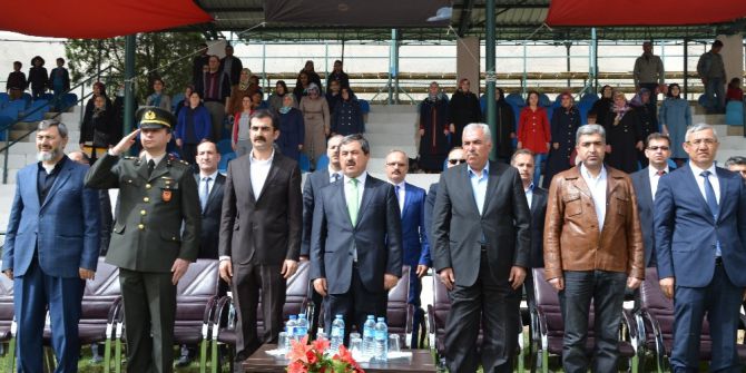 23 Nisan Darende’de Coşku İle Kutlandı