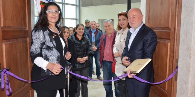 Ev Hanımı, 6. Kişisel Sergisini Açtı