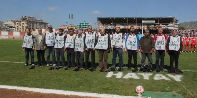 Hatay’da Gazetecilerden Başakşehirli Futbolculara Protesto