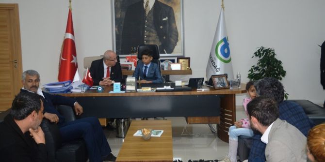 Koltuğu Devralan Çocuk Başkan: “Romanlara Ayrım Yapılmasın”