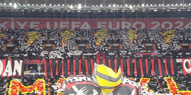 Eskişehirspor Taraftarından Şampiyonluk Koreografisi