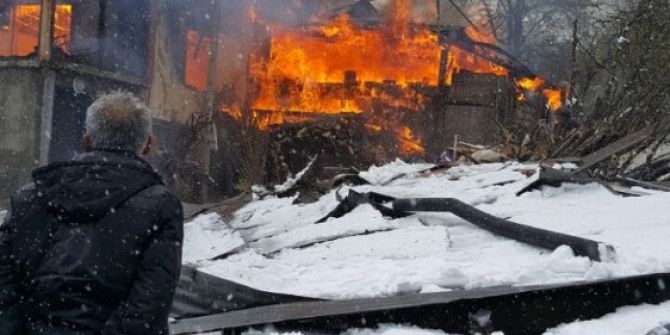 2 Katlı Ahşap Ev Yangında Kullanılamaz Hale Geldi