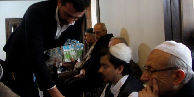 Bu Camide Yüz Yıllardır Miraç Kandilinde Süt Dağıtılıyor