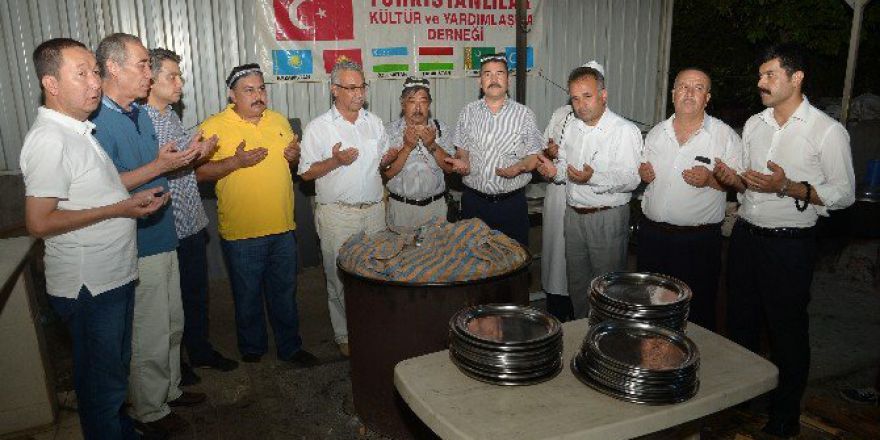 Türkistanlılar Derneği Demokrasi Şehitleri İçin Mevlit Okuttu