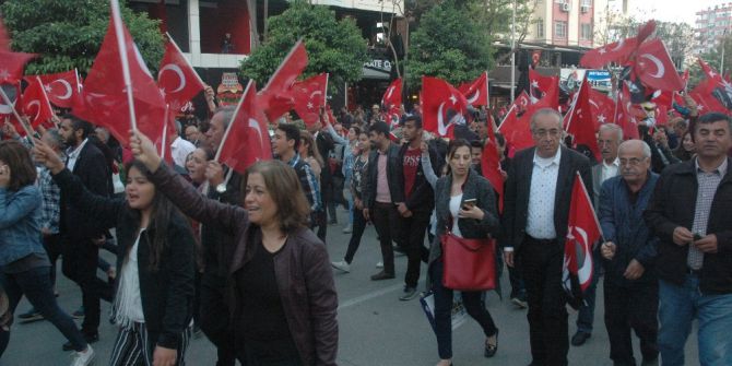 Adana’da Coşkulu 23 Nisan Yürüyüşü