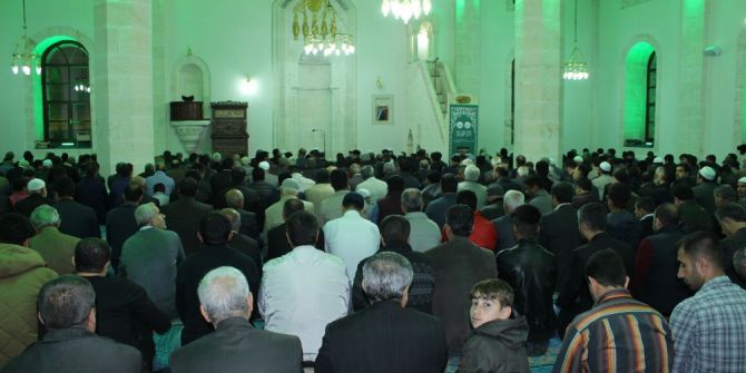 Miraç Kandilinde Camiler Dolup Taştı