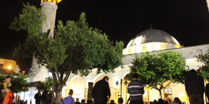 Miraç Gecesi Camiler Doldu, Eller Semaya Açıldı