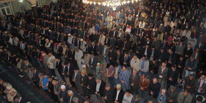 Elazığ’da Miraç Kandili’nde Camiler Doldu Taştı