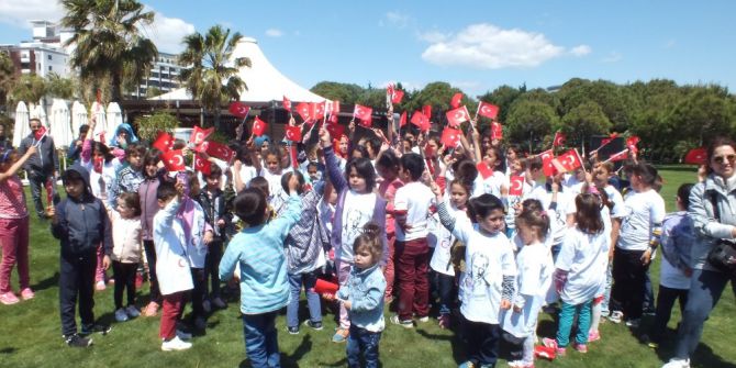 Köy Okulu Çocukları 23 Nisanı 5 Yıldızlı Otelde Kutladı