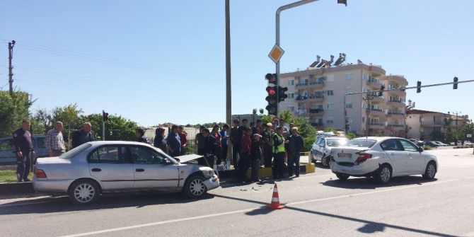 Demre’de Kaza: 2 Yaralı