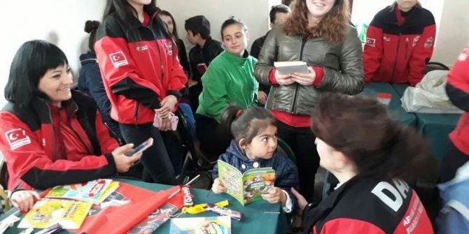 Dak Kadınlar Kulübünden Öğrencilere Kitap