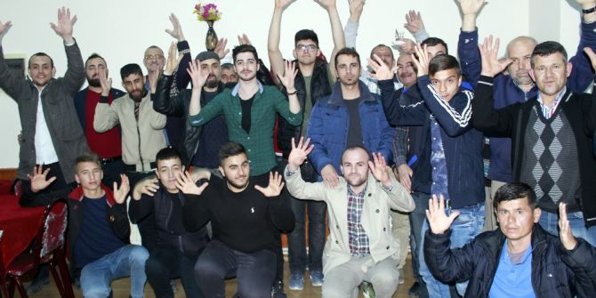 Anne Ve Babası İşitme Engelli Genç, İşitemeyenlerin Kulağı Oluyor