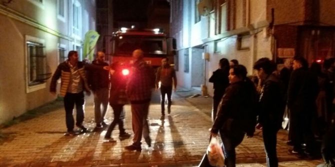 Kız Yurdunda Çıkan Yangın Paniğe Neden Oldu