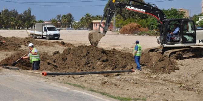 Karataş Tuzla Mahallesi’ne Yeni Kanalizasyon Hattı Döşeniyor