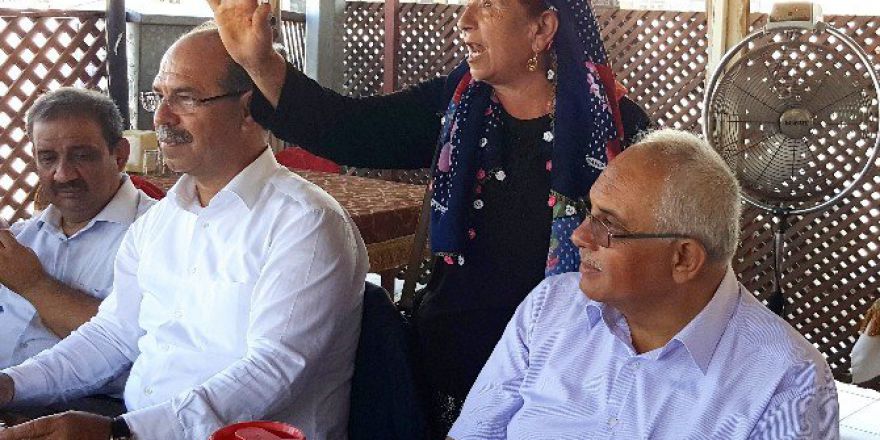 Yaşlı Kadından Milletvekiline: “O Hocayı Getirin Türkiye’ye Ellerimle Ben Öldüreceğim”